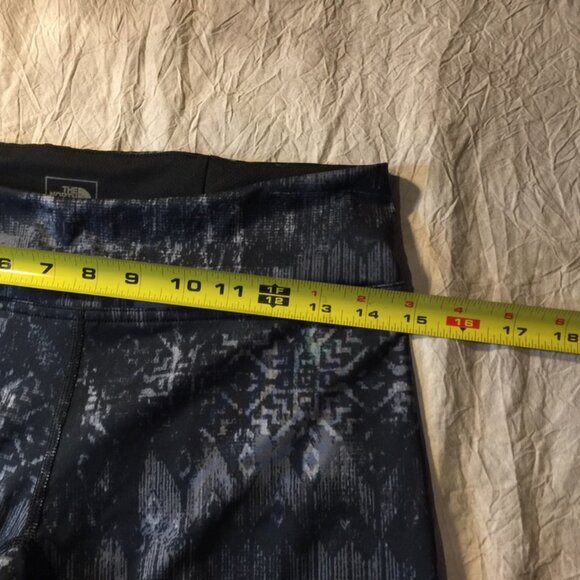 The North Face Calf Length Yoga Pants Capri Leggings  Medium - Picture 2 of 8